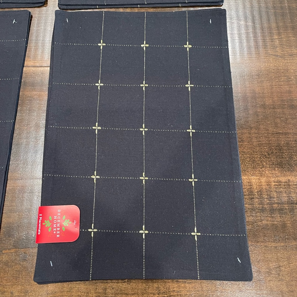 Chic Black Placemat with Gold Accents